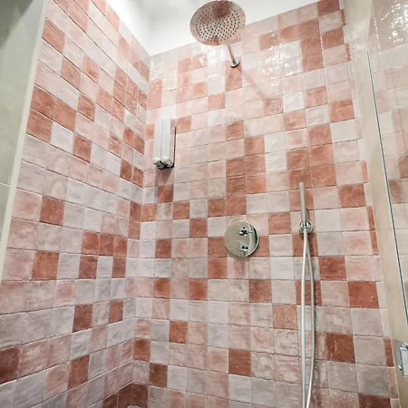 Mimi's - Charming Old Town 3*