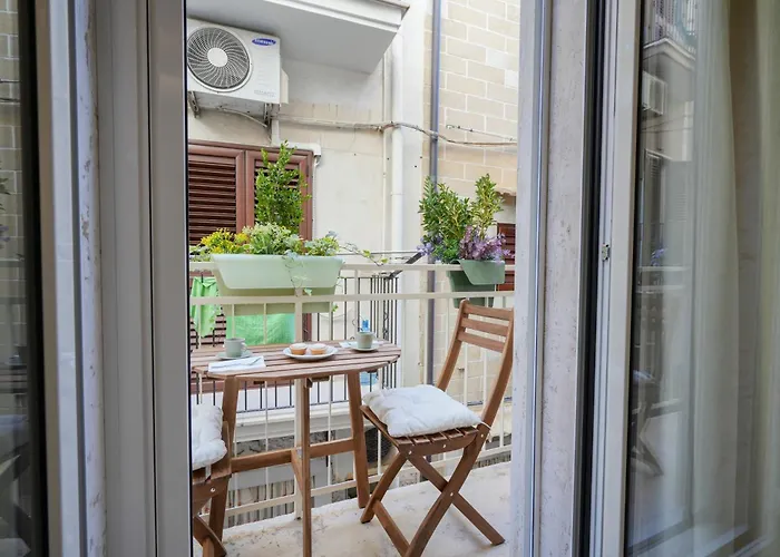 Mimi's - Charming Old Town