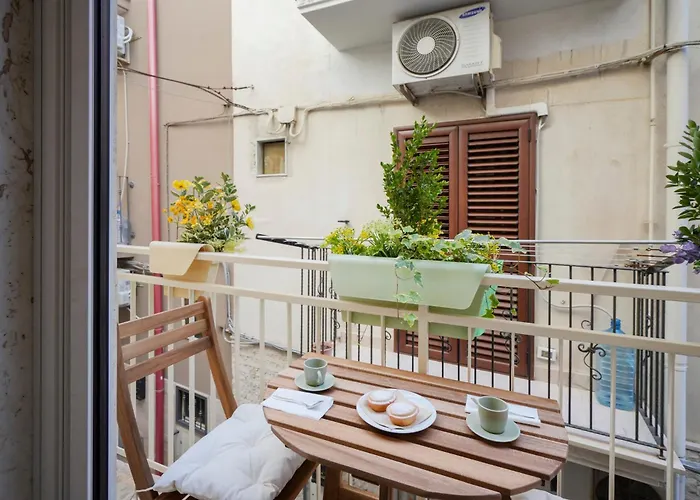 Mimi's - Charming Old Town