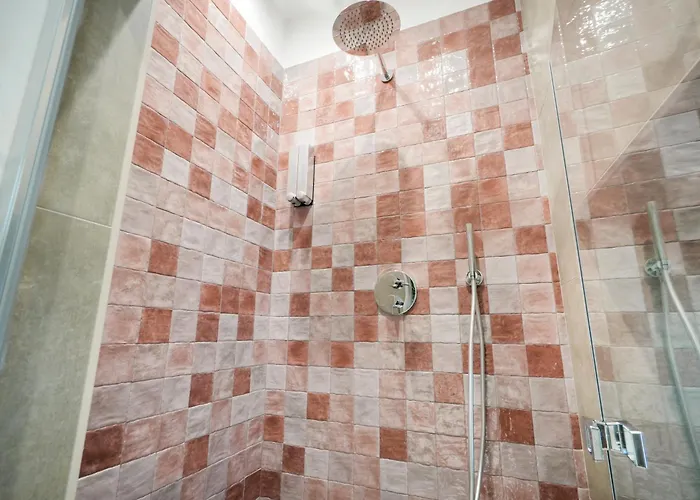 Mimi's - Charming Old Town 3*