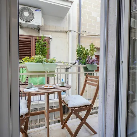 Mimi's - Charming Old Town